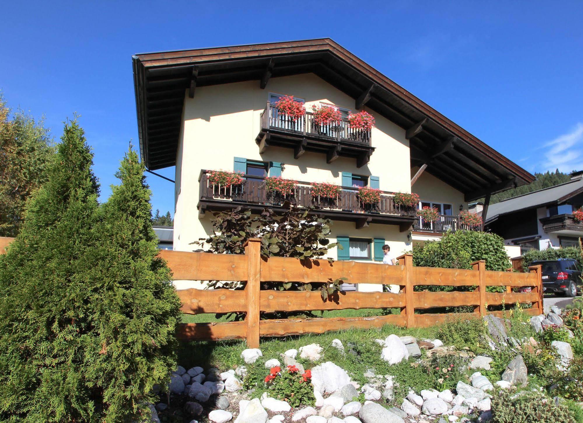 Alpenlandhaus Menardi Seefeld in Tirol Luaran gambar